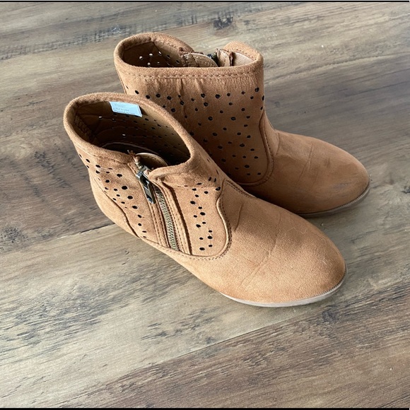 Girls Booties - Picture 3 of 4